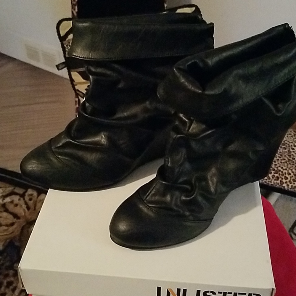 Boots - Picture 3 of 4